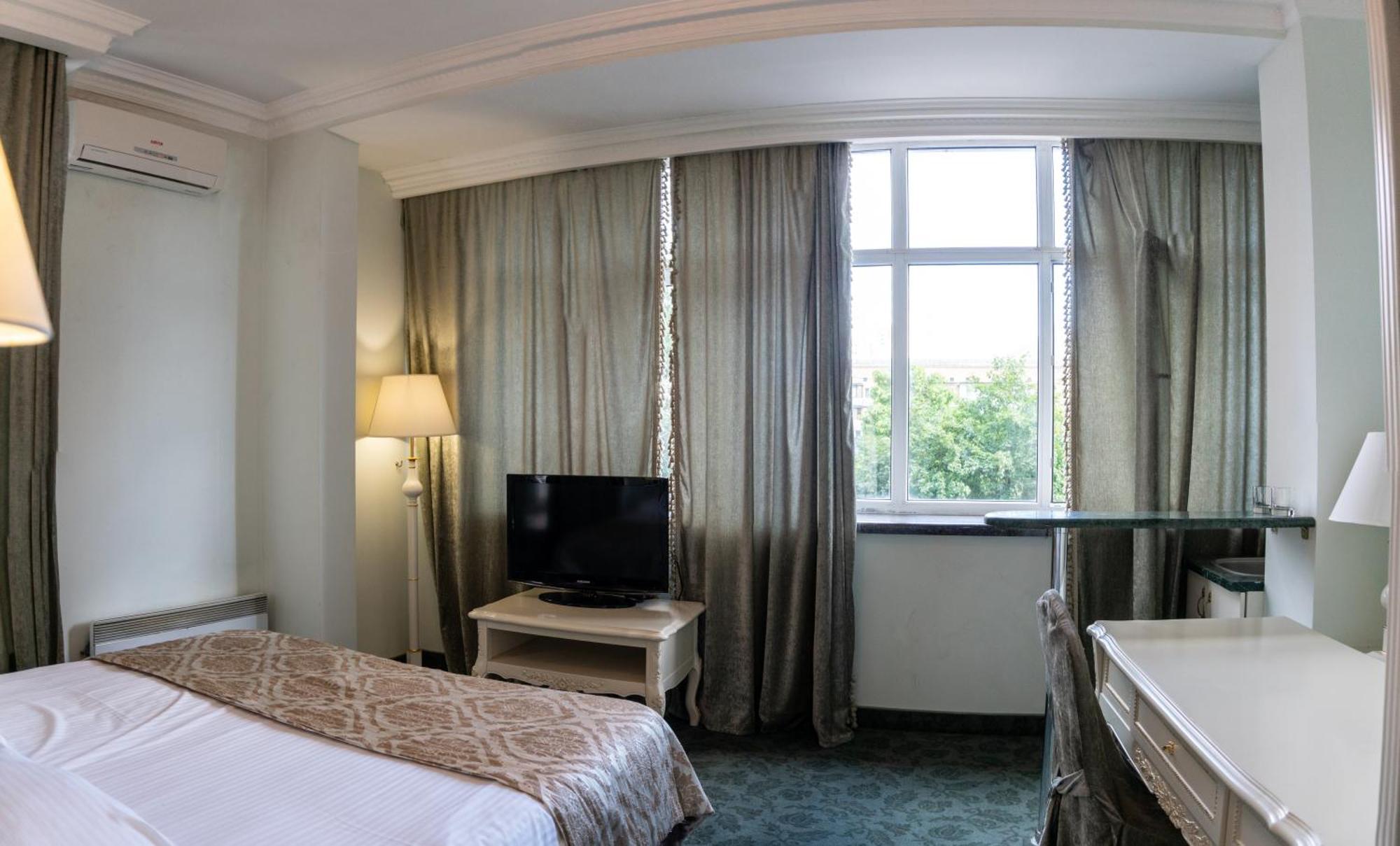 Royal City Hotel Kiev Eksteriør bilde