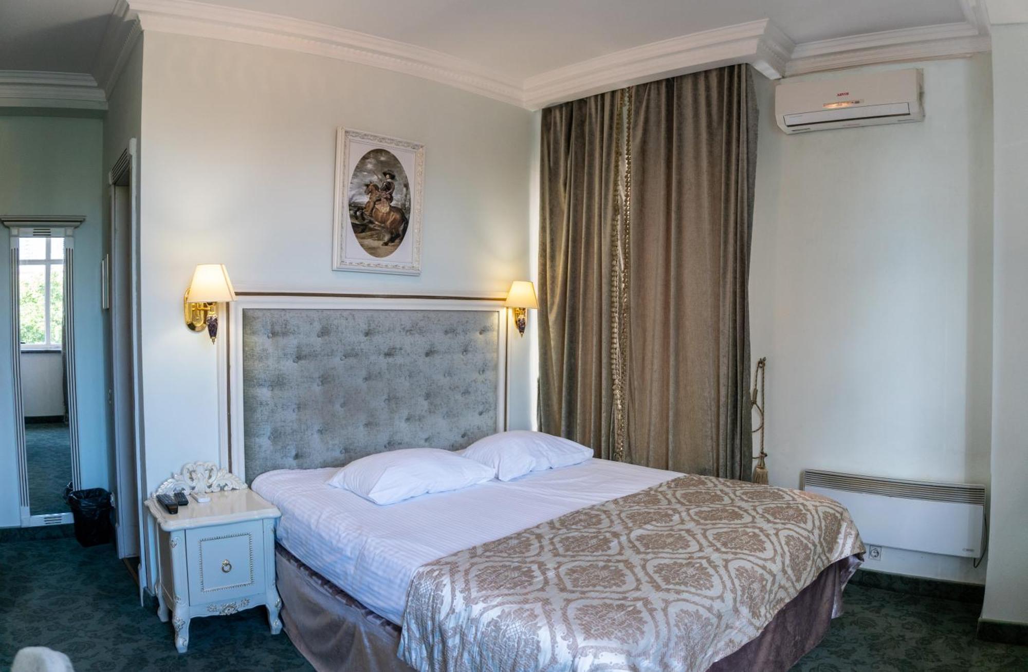 Royal City Hotel Kiev Eksteriør bilde